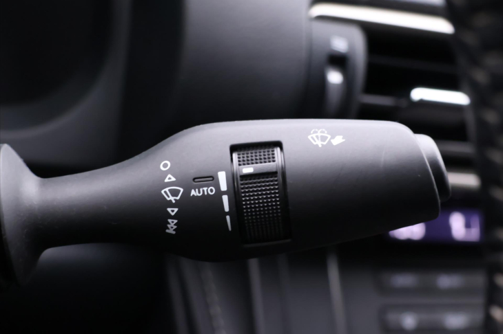 Lexus RC 300h 2,5 133kW F-Sport Navi CZ