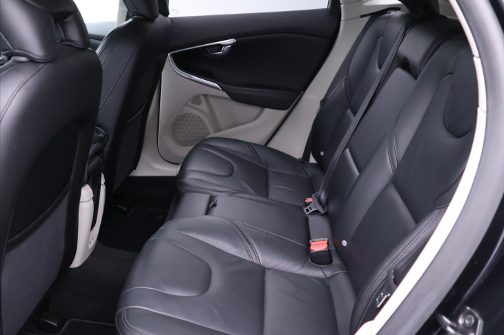 Volvo V40 2,5 T5 187kW Aut. Summum