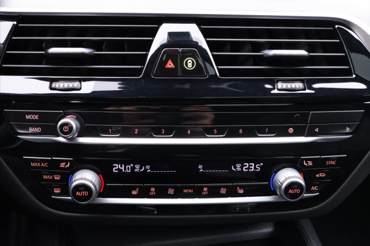 BMW Řada 5 4,4 M550i xDrive 390kW