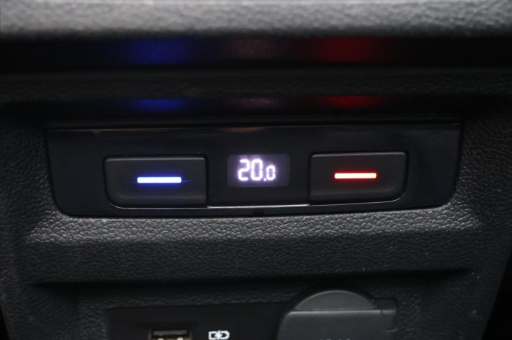 Volkswagen Tiguan 2,0 TDI DSG 4x4 CZ DPH R-Line