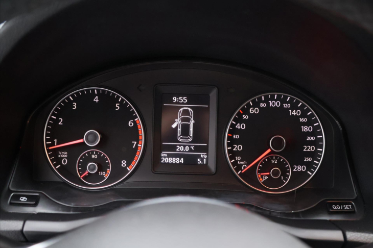 Volkswagen Scirocco 2,0 TSi 155 kW R-line bi-xenon