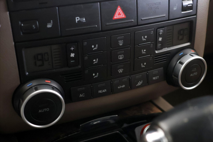 Volkswagen Touareg 3,0 TDI V6 176kW Tiptronic CZ