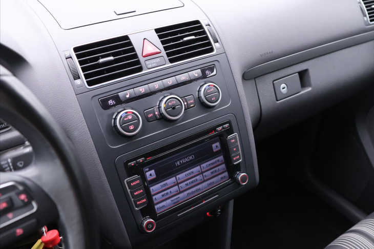 Volkswagen Touran 1,2 TSI Match 7-Míst Serv.kniha