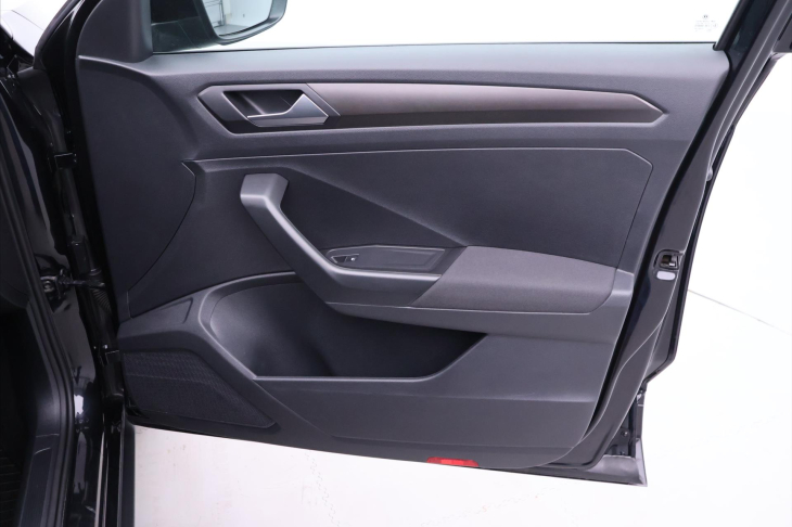 Volkswagen T-Roc 1,0 TSI 85kW Comfort 1.Maj DPH