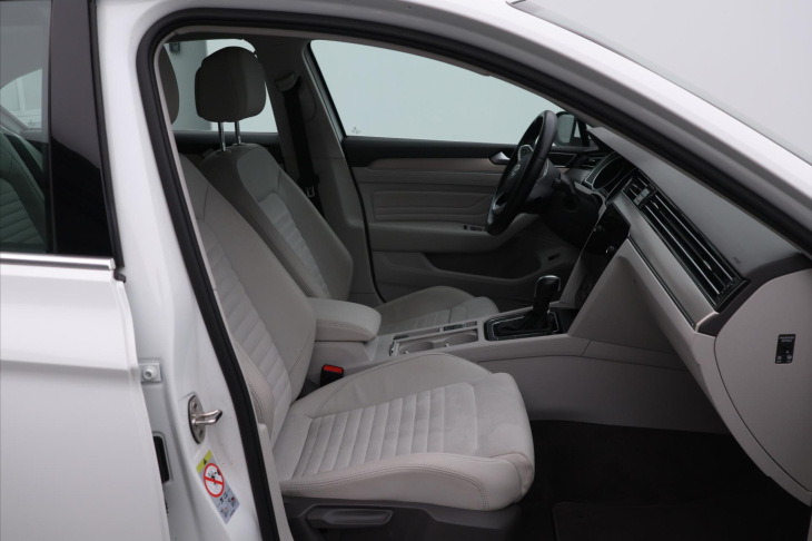 Volkswagen Passat 2.0 TDI 147kW DSG CZ Elegance