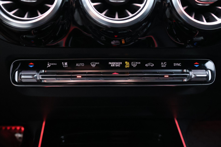 Mercedes-Benz GLA 2,0 220d 140kW 4Matic CZ LED