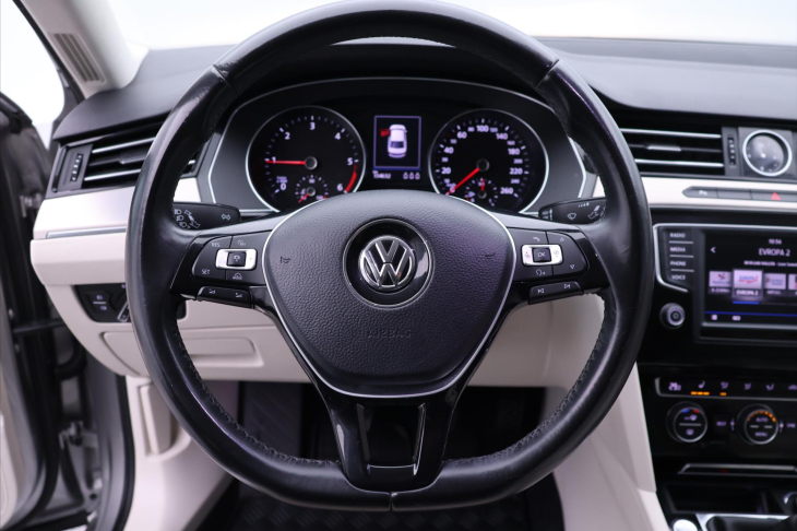 Volkswagen Passat 2,0 110kW Highline 4Motion CZ