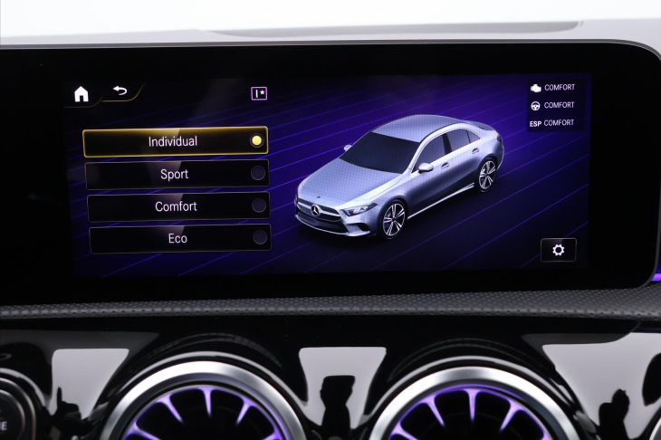 Mercedes-Benz Třídy A 2,0 A220 140kW Aut. AMG-Line