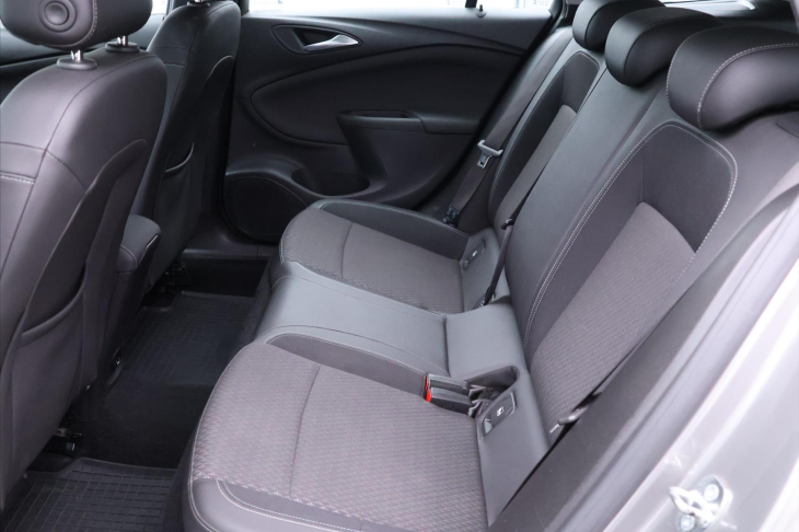 Opel Astra 1,4 T 110kW Aut. Innovation CZ