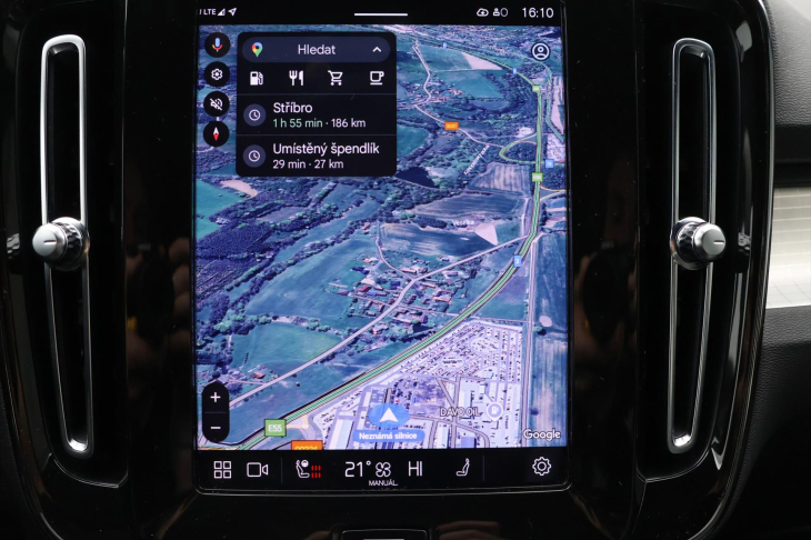 Volvo XC40 2,0 B4 145kW DCT Plus Dark CZ