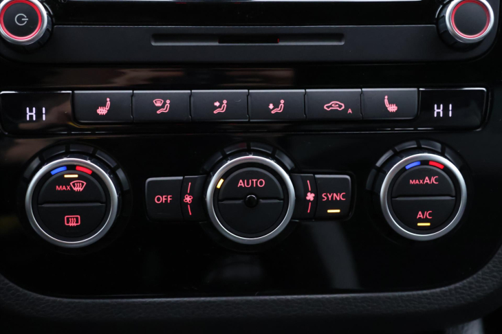 Volkswagen Scirocco 2,0 TSI 195kW R Serv.kniha