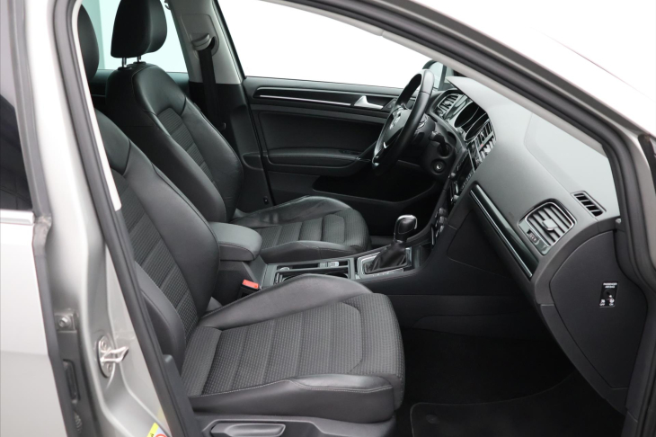 Volkswagen Golf 1,4 TSI 90kW DSG Highline Xenon