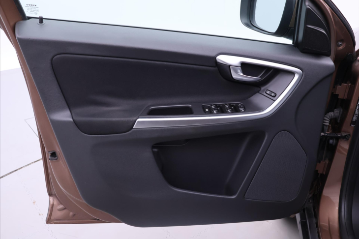 Volvo XC60 2,4 D5 151kW AWD Kinetic CZ