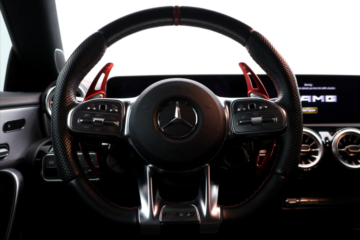Mercedes-Benz CLA 2,0 35 AMG 225kW 4MATIC CZ
