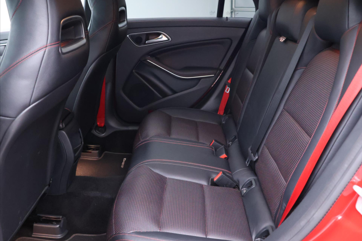 Mercedes-Benz CLA 2,0 45 AMG 280kW 4Matic H&K