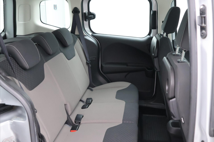 Ford Tourneo Courier 1,0 I 74KW CZ KLIMA TAŽNÝ