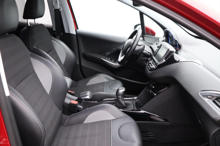 Peugeot 2008 1,2 PureTech 60kW Allure CZ