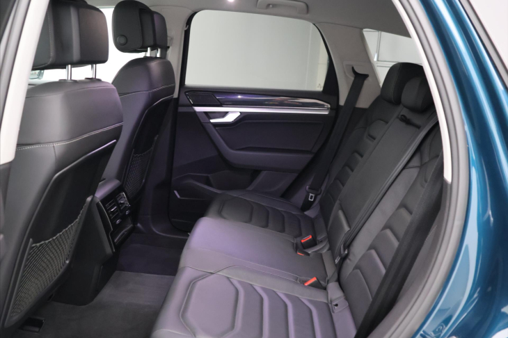 Volkswagen Touareg 3,0 TDI 210kW 4M LED DPH CZ