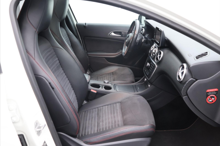 Mercedes-Benz Třídy A 1,6 200i Aut. AMG Prestige