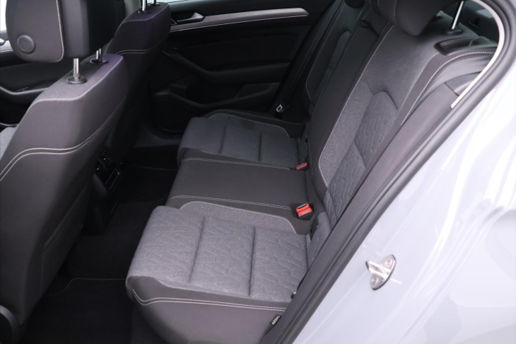 Volkswagen Passat 1,5 TSI DSG Business CZ DPH