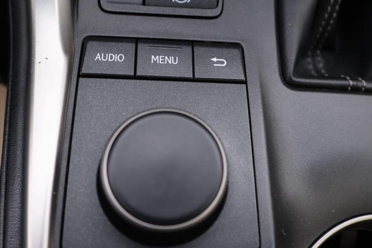 Lexus NX 300h 2,5 145kW 4WD Premium AUT
