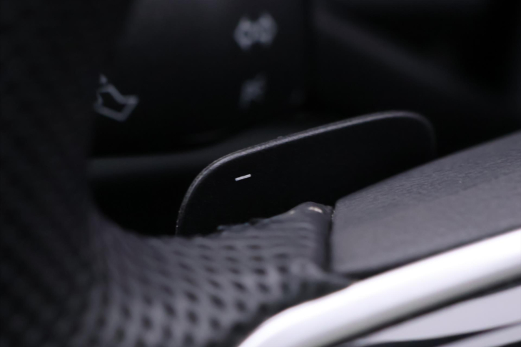 Volkswagen Golf 2,0 TDI DSG R-line Virtual DPH