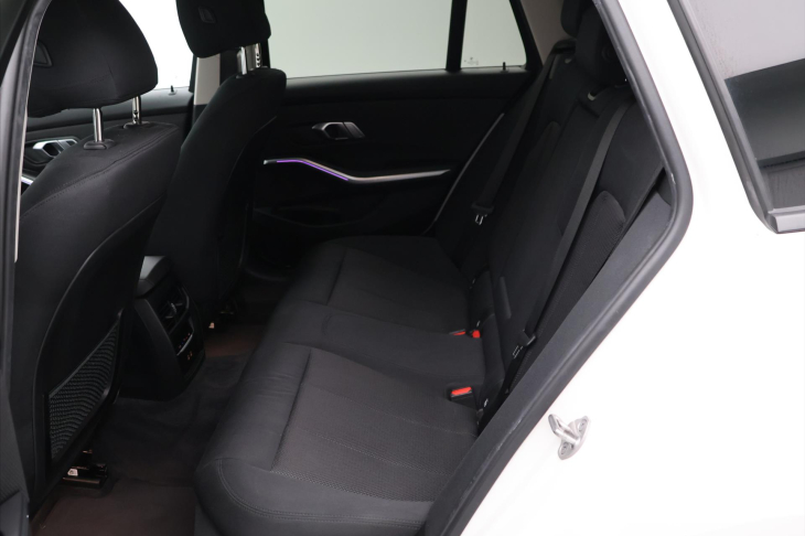 BMW Řada 3 2,0 320d 140kW CZ DPH Touring