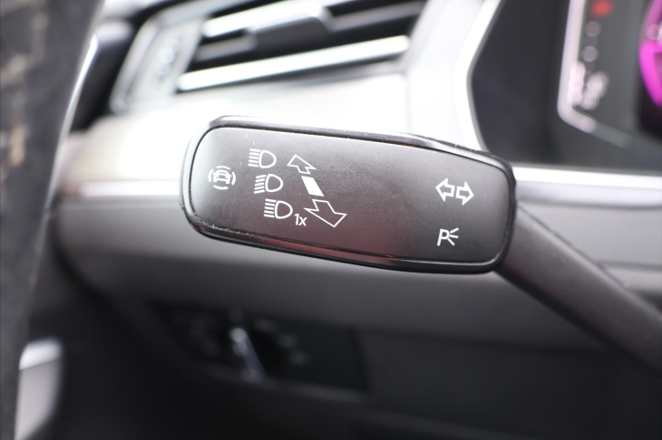 Volkswagen Passat 2,0 TDI DSG Elegance Navi
