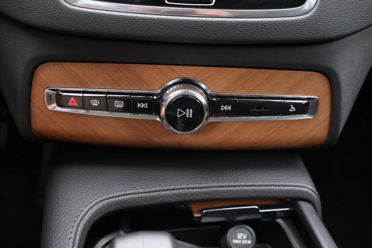 Volvo XC90 2,0 B5 173kW AWD LED CZ Kuže
