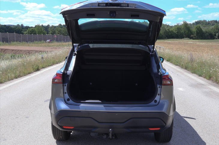 Nissan Qashqai 1,3 DIG-T MHEV Business Tažné