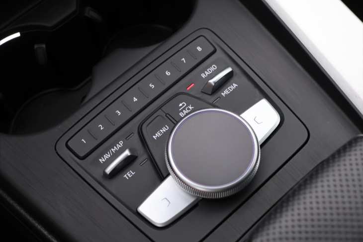 Audi A4 2,0 TDI 110kW Aut. S-line CZ