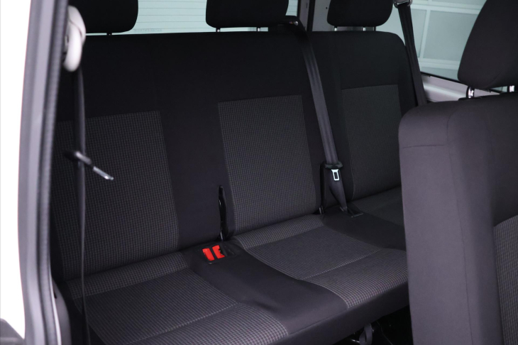 Volkswagen Transporter 2,0 TDI 110kW DSG 9-Míst CZ DPH