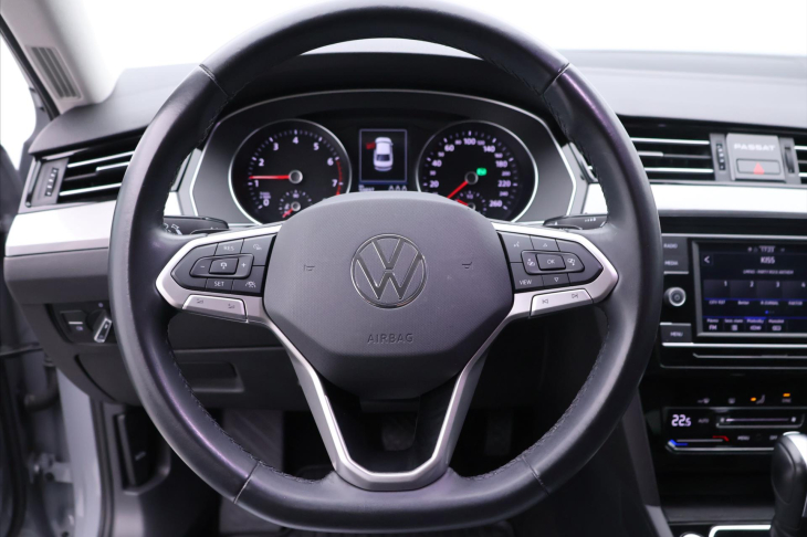 Volkswagen Passat 1,5 TSI 110kW DSG Business CZ
