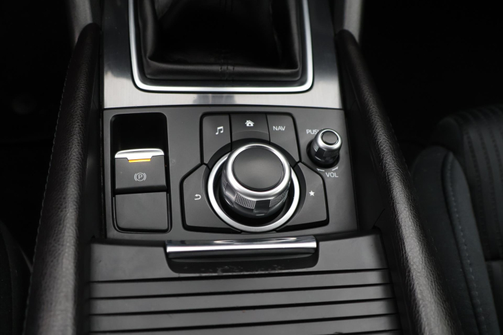 Mazda 6 2,0 121kW Center-Line