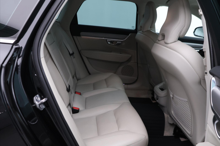 Volvo V90 2,0 D4 140kW Drive-E Momentum Aut.