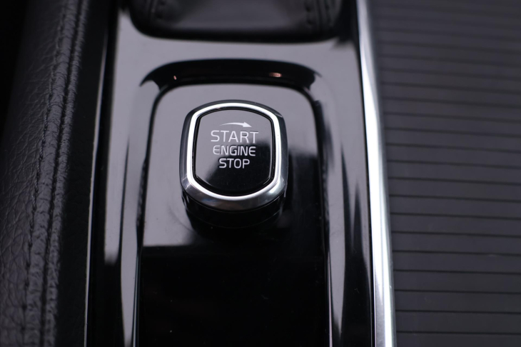 Volvo S90 2,0 D5 177kw AWD Momentum CZ DPH