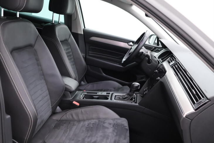 Volkswagen Passat 2,0 TDI 140kW CZ R-line DPH