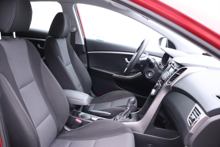 Hyundai i30 1,4 CVVT 73KW ENTRY CZ Serv.k.