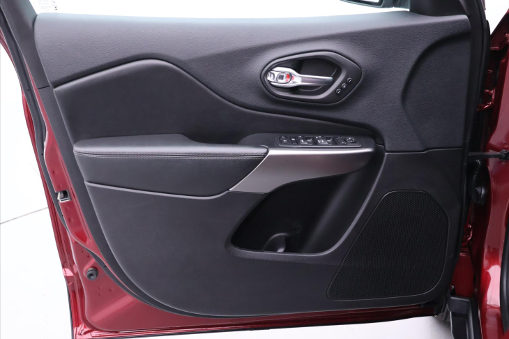 Jeep Cherokee 3,2 200kW AWD Kamera 1.Maj DPH