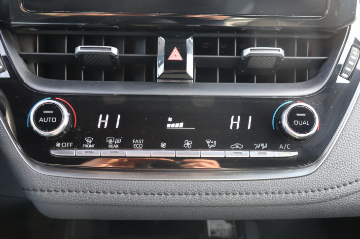 Toyota Corolla 1,8 Hybrid e-CVT 1.Maj DPH GR