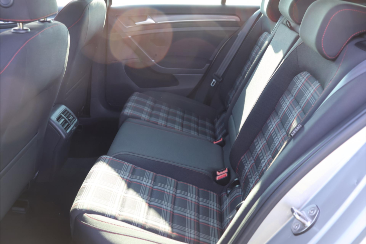 Volkswagen Golf 2,0 GTI 180kW DSG Performance