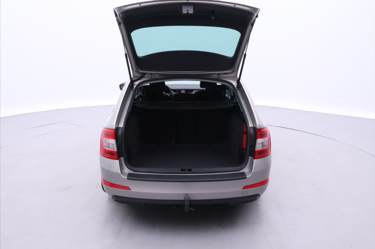 Škoda Octavia 1,6 TDI 77kW Elegance Tažné CZ