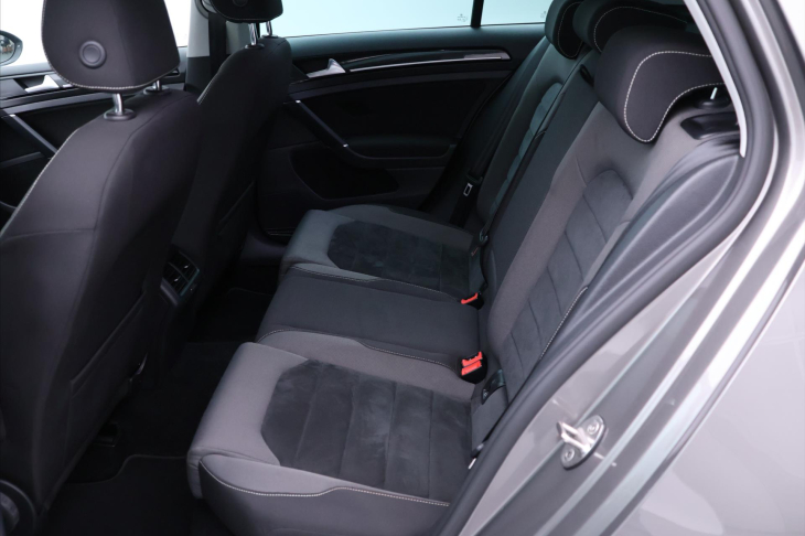Volkswagen Golf 1,4 TSI 110kW Highline Navi