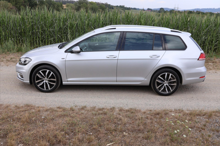 Volkswagen Golf 2.0 TDI 110kW DSG LED Join Tažné