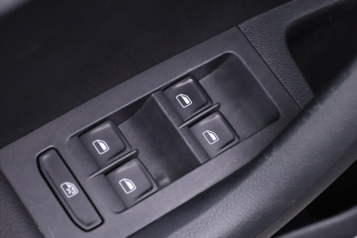 Škoda Octavia 1,8 TSI 132kW DSG Elegance CZ