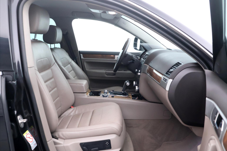 Volkswagen Touareg 3,0 TDI V6 176kW Tiptronic CZ
