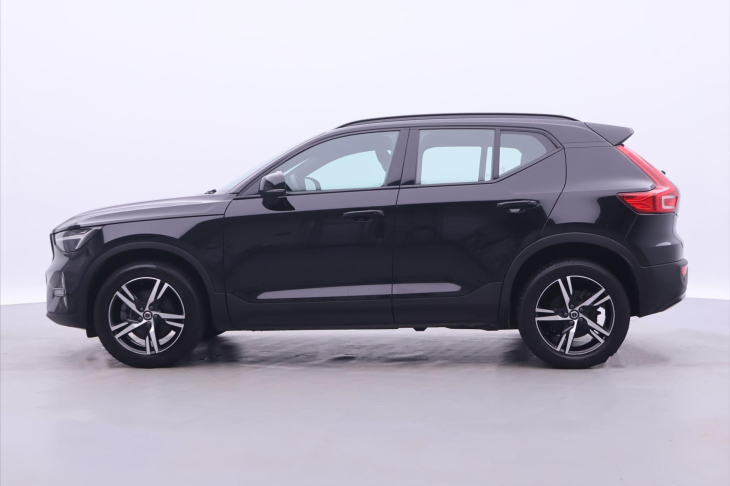 Volvo XC40 2,0 B4 145kW DCT Plus Dark CZ