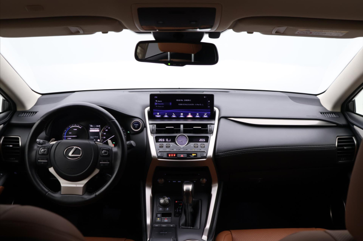 Lexus NX 300h 2,5 145 kW 4WD Prestige