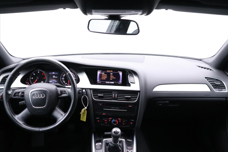 Audi A4 2,0 TDI 125kW S-Line Aut.klima