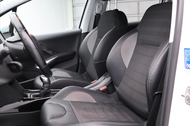 Peugeot 2008 1,6 HDI 73kW CZ